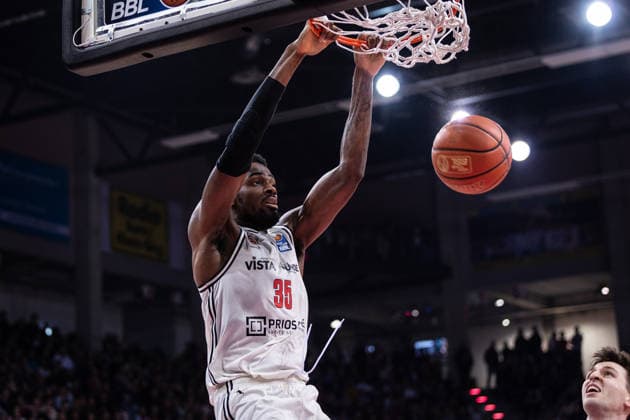 easyCredit Basketball Bundesliga, Telekom Baskets Bonn vs. BMA 365 Bamberg Baskets, 05.01.2026 Ejiofor Onu (BAMBERG BASKETS 35) dunkt -- easyCredit Basketball Bundesliga, Telekom Baskets Bonn vs. BMA 365 Bamberg Baskets, 05.01.2026, Telekom Dome Bonn Copyright: xBEAUTIFULxSPORTS Derixx