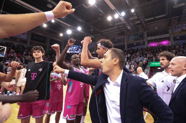 Head Coach Marko Stankovic Bonn celebrates after the win, Telekom Baskets Bonn vs Bamberg Baskets, easyCredit BBL, Matchday 14, Bonn, 05 01 2026