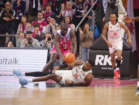 Jump on the floor Kur Jongkuch Telekom Baskets Bonn vs BMA365 Bamberg Baskets 14 Speiltag season 2025 26