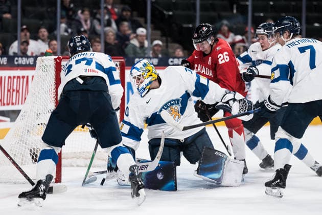 260105 Goaltender Petteri Rimpinen of Finland and Cole Beaudoin of Canada during the 2026 IIHF World Junior Championship bronze medal game between Canada and Finland on January 5, 2026 in Saint Paul. Photo: Joel Marklund BILDBYRAN kod JM JM0773 bbeng ishockey Ice hockey, Eishockey jvm junior-vm u20 2026 iihf world junior championship world juniors bronsmatch bronze medal game canada kanada finlandfinland  Copyright: JOELxMARKLUND BB260105JM014