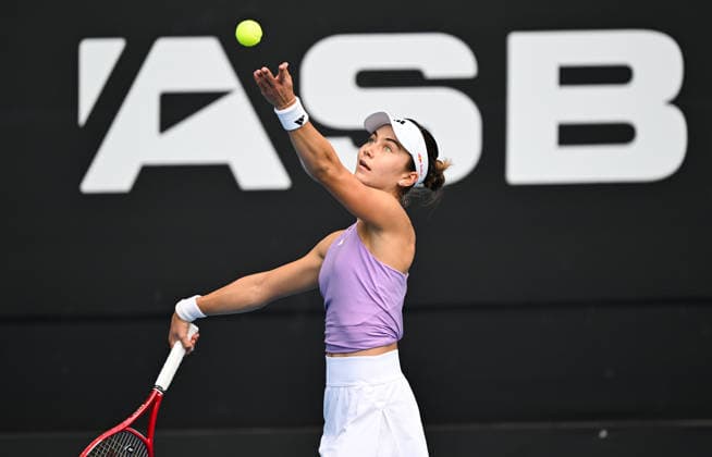 USA™s Iva Jovic serves during the 2026 ASB Classic Women™s Tennis Tournament at Manuka Doctor Arena, Auckland, New Zealand. Monday 5 January 2026. Photo: Andrew Cornaga z Auckland New Zealand Copyright: xAndrewxCornaga x
