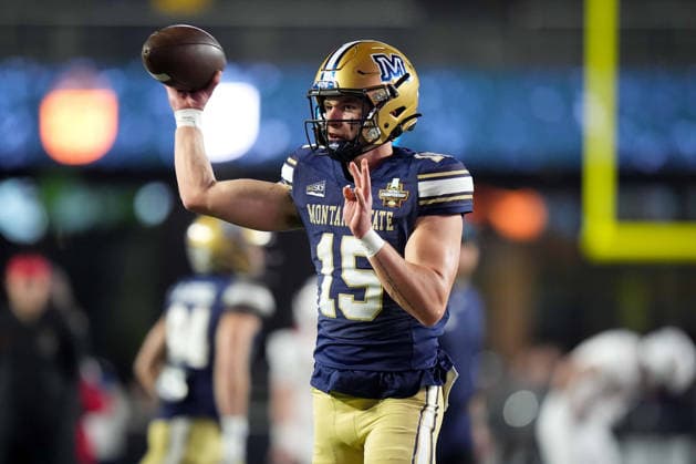 January 5, 2026, Nashville, Tennessee, USA: Montana State quarterback Patrick Duchien (15) warms-up before the FCS National Championship game against Illinois State at FirstBank Stadium. Nashville USA - ZUMAh237 20260105_zsp_h237_003 Copyright: xCamdenxHallx