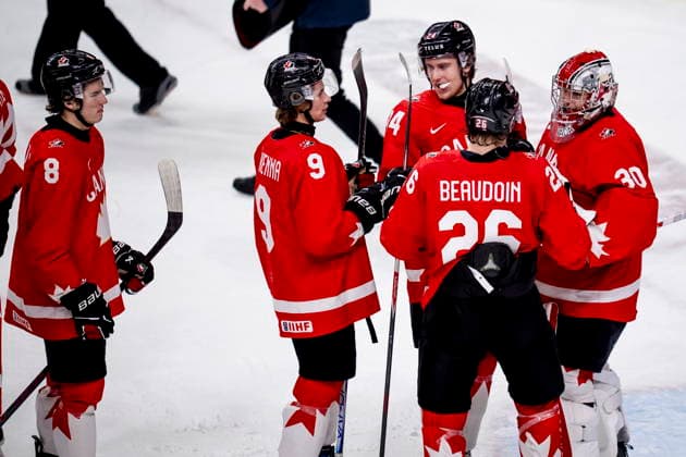 January 5, 2026, St. Paul, Mn, USA: Canada goaltender Carter George (30) celebrates with teammates after Canada defeated Finland in IIHF World Junior Hockey Championship action, in St. Paul a on Monday, Jan. 5, 2026. Canada News - January 5, 2026  - ZUMAc35_ 20260105_zaf_c35_060 Copyright: xChristopherxKatsarovx