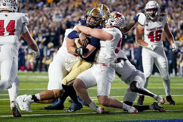 January 5, 2026, Nashville, Tennessee, USA: Montana State quarterback Justin Lamson (8) scores a touchdown against Illinois State during the second quarter of the FCS National Championship at FirstBank Stadium. Nashville USA - ZUMAh237 20260105_zsp_h237_009 Copyright: xCamdenxHallx