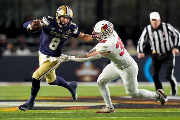 January 5, 2026, Nashville, Tennessee, USA: Montana State quarterback Justin Lamson (8) tries to run against Illinois State linebacker Anthony Corona (35) during the second quarter of the FCS National Championship at FirstBank Stadium. Nashville USA - ZUMAh237 20260105_zsp_h237_024 Copyright: xCamdenxHallx