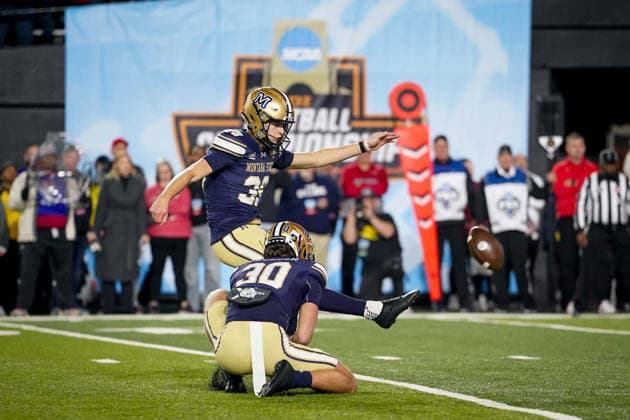 January 5, 2026, Nashville, Tennessee, USA: Montana State kicker Michael Rubich (38) kicks the game winning extra point in overtime of the FCS National Championship at FirstBank Stadium. Nashville USA - ZUMAh237 20260105_zsp_h237_027 Copyright: xCamdenxHallx