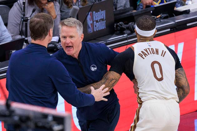 January 5, 2026, Inglewood, California, USA: Head coach, Steve Kerr of the Golden State Warriors is held by Gary Payton II 0 as he rages on a no call during their 2025 NBA, Basketball Herren, USA regular season game against the Los Angeles Clippers on Monday January 5, 2026 at Intuit Dome Arena in Inglewood, California. JAVIER ROJAS PI Inglewood USA - ZUMAp124 20260105_zaa_p124_121 Copyright: xJavierxRojasx