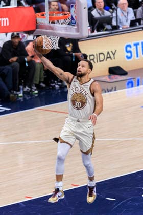 January 5, 2026, Inglewood, California, USA: Stephen Curry 30 of the Golden State Warriors scores with a layup during their regular season NBA, Basketball Herren, USA game against the Los Angeles Clippers on Monday January 5, 2026 at Intuit Dome in Inglewood, California. ARIANA RUIZ PI Inglewood USA - ZUMAp124 20260105_zaa_p124_127 Copyright: xArianaxRuizx