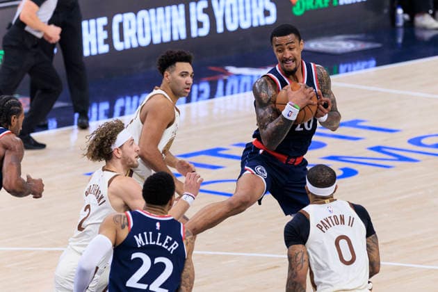 January 5, 2026, Inglewood, California, USA: John Collins 20 of the Los Angeles Clippers grabs the rebound during their regular season NBA, Basketball Herren, USA game against the Golden State Warriors on Monday January 5, 2026 at Intuit Dome in Inglewood, California. Clippers defeat Warriors, 103-102. ARIANA RUIZ PI Inglewood USA - ZUMAp124 20260105_zaa_p124_147 Copyright: xArianaxRuizx