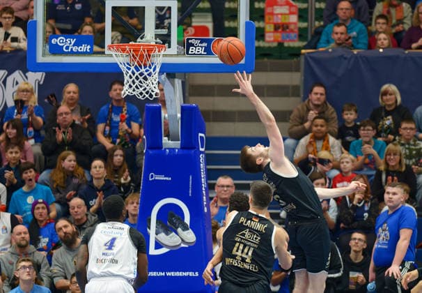 Malik Miller Groningen, 4 , Jure Planinic MBC, 44 , Moritz Heck MBC, 3 , Syntainics MBC vs Donar Groningen, European North Basketball League 2025 26, Germany, Netherlands, 06 01 2026 Foto Schulz Weissenfels Stadthalle Sachsen Anhalt Germany