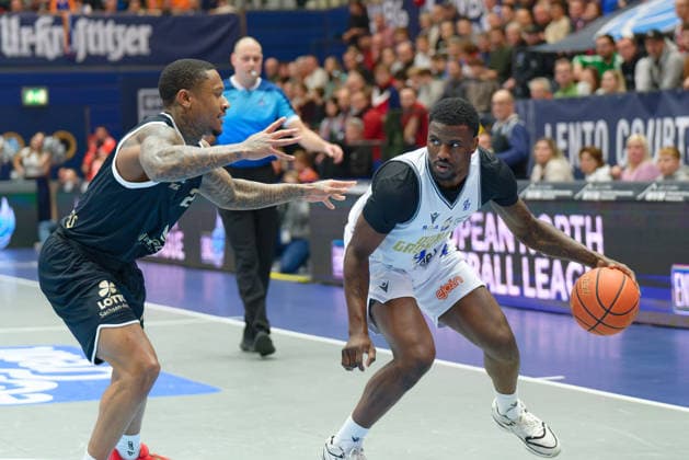 Charles Callison MBC, 23 , Malik Miller Groningen, 4 , Syntainics MBC vs Donar Groningen, European North Basketball League 2025 26, Germany, Netherlands, 06 01 2026 Foto Schulz Weissenfels Stadthalle Sachsen Anhalt Germany