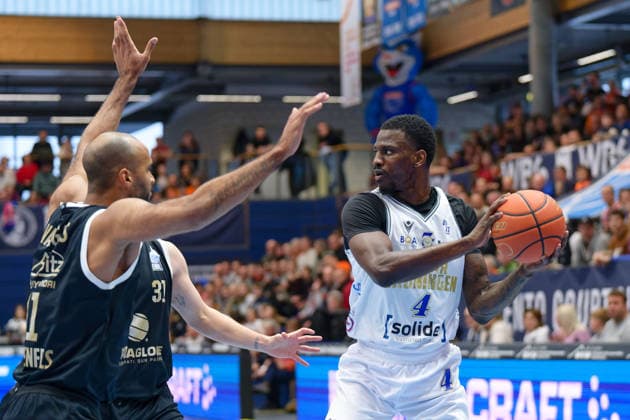 Akeem Vargas MBC, 11 , Spencer Reaves MBC, 31 , Malik Miller Groningen, 4 , Syntainics MBC vs Donar Groningen, European North Basketball League 2025 26, Germany, Netherlands, 06 01 2026 Foto Schulz Weissenfels Stadthalle Sachsen Anhalt Germany