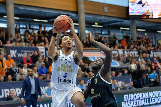 Evan Taylor Groningen, 5 , Khyri Thomas MBC, 0 , Syntainics MBC vs Donar Groningen, European North Basketball League 2025 26, Germany, Netherlands, 06 01 2026 Foto Schulz Weissenfels Stadthalle Sachsen Anhalt Germany