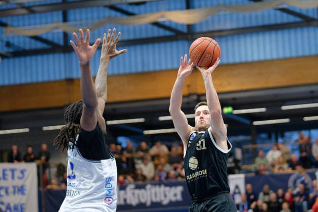 Carlton Linguard JR Groningen, 2 , Spencer Reaves MBC, 31 , Syntainics MBC vs Donar Groningen, European North Basketball League 2025 26, Germany, Netherlands, 06 01 2026 Foto Schulz Weissenfels Stadthalle Sachsen Anhalt Germany