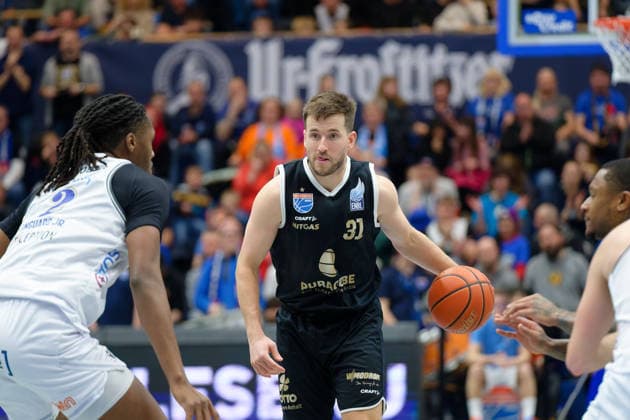 Carlton Linguard JR Groningen, 2 , Spencer Reaves MBC, 31 , Syntainics MBC vs Donar Groningen, European North Basketball League 2025 26, Germany, Netherlands, 06 01 2026 Foto Schulz Weissenfels Stadthalle Sachsen Anhalt Germany