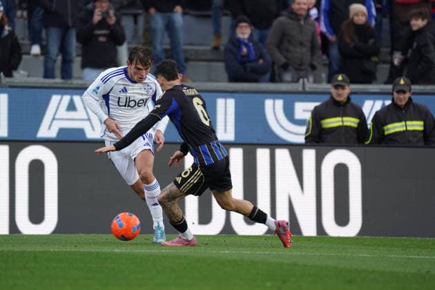 Como s Nico Paz in action ....During the Serie A soccer match between Pisa and Como at the Cetilar Arena Romeo Anconetani Stadium in Pisa; Center West Italy; Tuesday January 06; 2026 ; Soccer  Copyright: xAlessandroxLaxRocca xLaPressex
