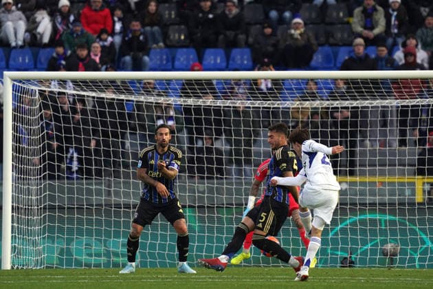 Como s Maximo Perrone score a goal 0-1 during the Serie A soccer match between Pisa and Como at the Cetilar Arena Romeo Anconetani Stadium in Pisa; Center West Italy; Tuesday January 06; 2026 ; Soccer  Copyright: xAlessandroxLaxRocca LaPressex