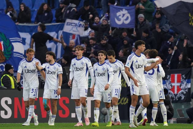 Como s Maximo Perrone celebrates after score a goal 0-1 during the Serie A soccer match between Pisa and Como at the Cetilar Arena Romeo Anconetani Stadium in Pisa; Center West Italy; Tuesday January 06; 2026 ; Soccer  Copyright: xAlessandroxLaxRocca LaPressex