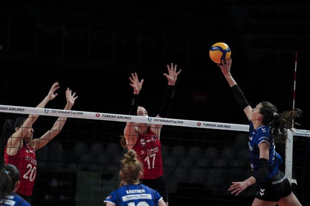 Turkish Airlines v Allianz MTV - CEV Women’s Volleyball Cup ISTANBUL, TURKIYE - JANUARY 6: Julia Isabelle Bergmann (17) of Turkish Airlines compete against Lydia Lyman Grote of Allianz MTV during the first-leg match of the CEV Women’s Volleyball Cup round of 16 between Turkish Airlines and Allianz MTV at the Burhan Felek Volleyball Hall on January 6, 2026, in Istanbul, Turkiye. Arife Karakum Anadolu Istanbul Turkey. Editorial use only. Please get in touch for any other usage.  Copyright: x2026xAnadoluxArifexKarakumx