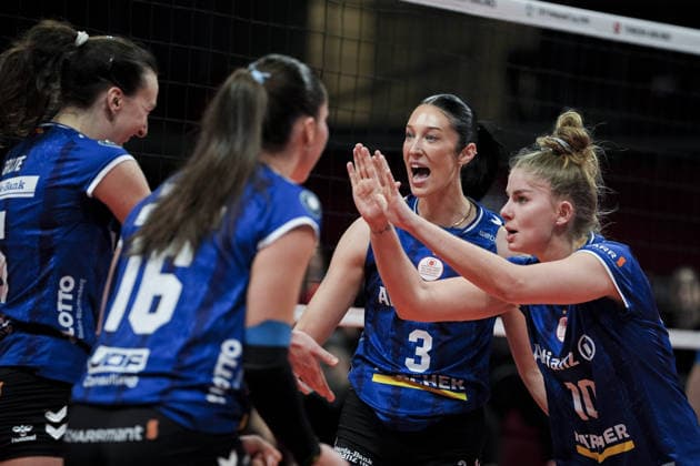 Turkish Airlines v Allianz MTV - CEV Women’s Volleyball Cup ISTANBUL, TURKIYE - JANUARY 6: Players of Allianz MTV celebrate after a score during the first-leg match of the CEV Women’s Volleyball Cup round of 16 between Turkish Airlines and Allianz MTV at the Burhan Felek Volleyball Hall on January 6, 2026, in Istanbul, Turkiye. Arife Karakum Anadolu Istanbul Turkey. Editorial use only. Please get in touch for any other usage.  Copyright: x2026xAnadoluxArifexKarakumx