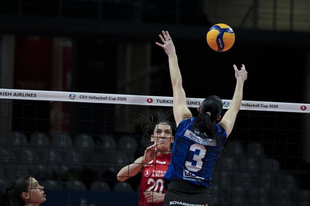 Turkish Airlines v Allianz MTV - CEV Women’s Volleyball Cup ISTANBUL, TURKIYE - JANUARY 6: Bahar Akbay of Turkish Airlines competes against Jasmine Julianne Gross of Allianz MTV during the first-leg match of the CEV Women’s Volleyball Cup round of 16 between Turkish Airlines and Allianz MTV at the Burhan Felek Volleyball Hall on January 6, 2026, in Istanbul, Turkiye. Arife Karakum Anadolu Istanbul Turkey. Editorial use only. Please get in touch for any other usage.  Copyright: x2026xAnadoluxArifexKarakumx