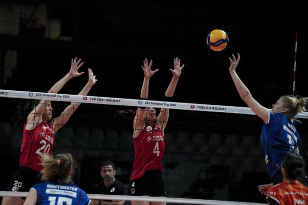 Turkish Airlines v Allianz MTV - CEV Women’s Volleyball Cup ISTANBUL, TURKIYE - JANUARY 6: Tugba Ivegin of Turkish Airlines competes against Pauline Martin of Allianz MTV during the first-leg match of the CEV Women’s Volleyball Cup round of 16 between Turkish Airlines and Allianz MTV at the Burhan Felek Volleyball Hall on January 6, 2026, in Istanbul, Turkiye. Arife Karakum Anadolu Istanbul Turkey. Editorial use only. Please get in touch for any other usage.  Copyright: x2026xAnadoluxArifexKarakumx