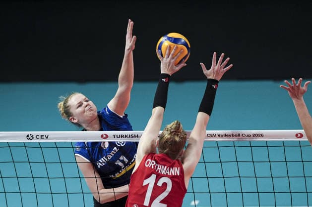 Turkish Airlines v Allianz MTV - CEV Women’s Volleyball Cup ISTANBUL, TURKIYE - JANUARY 6: Hanna Orthmann (12) of Turkish Airlines in action against Pauline Martin (11) of Allianz MTV during the first leg match of the CEV Women’s Volleyball Cup round of 16 between Turkish Airlines and Allianz MTV at the Burhan Felek Volleyball Hall in Istanbul, Turkiye on January 6, 2026. Arife Karakum Anadolu Istanbul Turkey. Editorial use only. Please get in touch for any other usage.  Copyright: x2026xAnadoluxArifexKarakumx