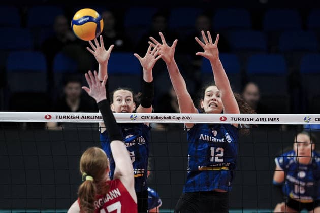 Turkish Airlines v Allianz MTV - CEV Women’s Volleyball Cup ISTANBUL, TURKIYE - JANUARY 6: Julia Isabelle Bergmann (L) of Turkish Airlines in action against Lucia Varela Gomez (R) of Allianz MTV during the first leg match of the CEV Women’s Volleyball Cup round of 16 between Turkish Airlines and Allianz MTV at the Burhan Felek Volleyball Hall in Istanbul, Turkiye on January 6, 2026. Arife Karakum Anadolu Istanbul Turkey. Editorial use only. Please get in touch for any other usage.  Copyright: x2026xAnadoluxArifexKarakumx