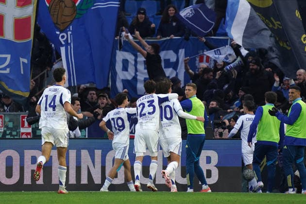 Como s Anastasios Douvikas celebrates after score a goal 0-2 during the Serie A soccer match between Pisa and Como at the Cetilar Arena Romeo Anconetani Stadium in Pisa; Center West Italy; Tuesday January 06; 2026 ; Soccer  Copyright: xAlessandroxLaxRocca LaPressex