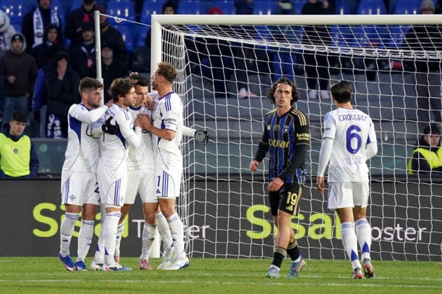 Como s Anastasios Douvikas celebrates after score a goal 0-2 during the Serie A soccer match between Pisa and Como at the Cetilar Arena Romeo Anconetani Stadium in Pisa; Center West Italy; Tuesday January 06; 2026 ; Soccer  Copyright: xAlessandroxLaxRocca LaPressex