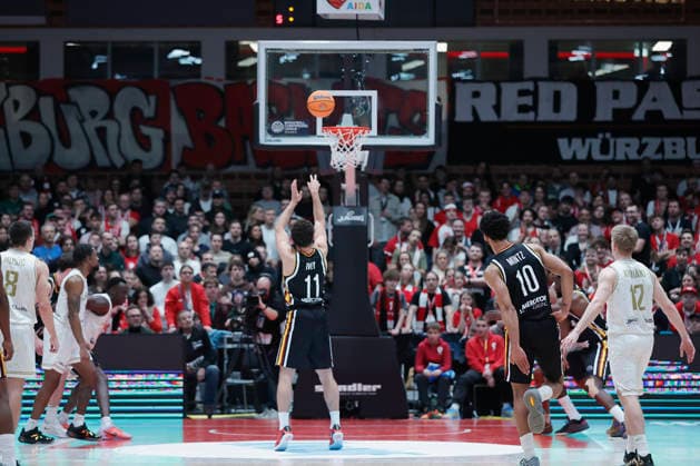 In the picture Brae Ivey Wuerzburg Baskets, 11 with the free throws 06 01 2026, Fitness First Wuerzburg Baskets vs Patrioti Levice, Basketball Champions League, Play Ins, Game 1, Germany, 97072, tectake Arena Wuerzburg, Copyright: HMBxMedia xJulienxBecker