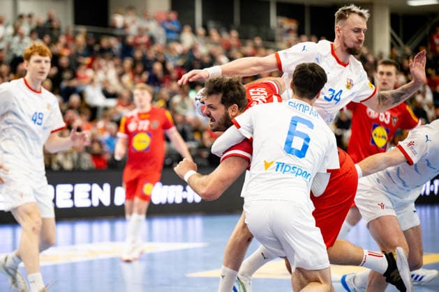 HANDBALL - OEHB, AUT vs CZE, test match VIENNA,AUSTRIA,06.JAN.26 - HANDBALL - OEHB, Oesterreichischer Handballbund, Handball Austria, test match, Austria vs Czech Republic. Image shows Tobias Wagner (AUT) and Domini Skopar (CZE).  GEPAxpictures xAlexanderxSolc
