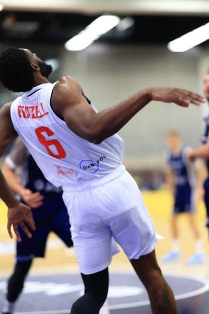 Scene with KeyShawn Feazell 6 Basketball Nymburg in white jersey in a duel with players from MLP Academics Heidelberg in blue jerseys Basketball Champions League MLP Academics Heidelberg - ERA Basketball Nymburk KeyShawn Feazell 6 Basketball Nymburg in a duel Copyright: xspeedshotx