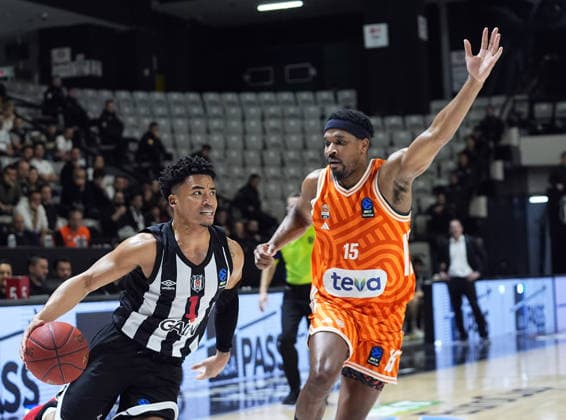 Besiktas GAIN v Ratiopharm Ulm - BKT EuroCup ISTANBUL, TURKIYE - JANUARY 06: Devon Dotson (1) of Besiktas GAIN in action against Justin Simon (15) of Ratiopharm Ulm during the BKT EuroCup week 13 basketball match between Besiktas Gain and Ratiopharm Ulm at Besiktas Gain Sports Complex in Istanbul, Turkiye on January 06, 2026. Esra Bilgin Anadolu Istanbul Turkey. Editorial use only. Please get in touch for any other usage.  Copyright: x2026xAnadoluxEsraxBilginx