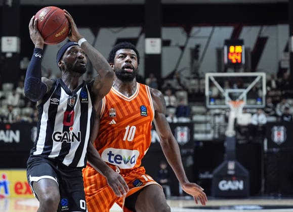 Besiktas GAIN v Ratiopharm Ulm - BKT EuroCup ISTANBUL, TURKIYE - JANUARY 06: Jonah Mathews (0) of Besiktas GAIN in action against Malik Osborne (10) of Ratiopharm Ulm during the BKT EuroCup week 13 basketball match between Besiktas Gain and Ratiopharm Ulm at Besiktas Gain Sports Complex in Istanbul, Turkiye on January 06, 2026. Esra Bilgin Anadolu Istanbul Turkey. Editorial use only. Please get in touch for any other usage.  Copyright: x2026xAnadoluxEsraxBilginx