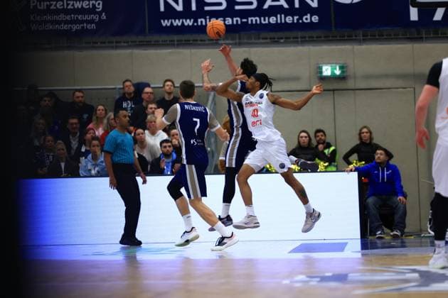 Scene with Dusan Neskovic 7 MLP Academics Heidelberg and Jaquan Lawrence 40 Basketball Nymburg in action Basketball Champions League MLP Academics Heidelberg - ERA Basketball Nymburk Game action with Dusan Neskovic 7 MLP Academics Heidelberg and Jaquan Lawrence 40 Basketball Nymburg Copyright: xspeedshotx