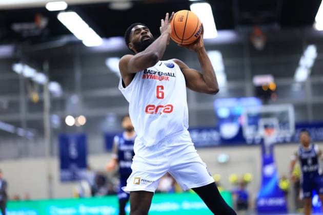 Game action with KeyShawn Feazell 6 Basketball Nymburg Basketball Champions League MLP Academics Heidelberg - ERA Basketball Nymburk KeyShawn Feazell 6 Basketball Nymburg with ball in throwing motion Copyright: xspeedshotx