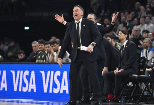 Basketball : ASVEL Villeurbanne v Real Madrid Euroleague Basket 06 01 2026 Sergio Scariolo coach of Real Madrid during the Euroleague match between Lyon Villeurbanne and Real Madrid at LDLC ARENA in Lyon, France on January 06, 2026 LYONFrance  Copyright: xMouradxAllilix