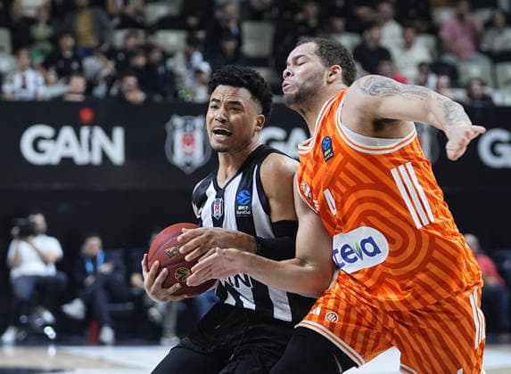 Besiktas GAIN v Ratiopharm Ulm - BKT EuroCup ISTANBUL, TURKIYE - JANUARY 06: Devon Dotson (L) of Besiktas GAIN in action against Christopher Ledlum (R) of Ratiopharm Ulm during the BKT EuroCup week 13 basketball match between Besiktas Gain and Ratiopharm Ulm at Besiktas Gain Sports Complex in Istanbul, Turkiye on January 06, 2026. Esra Bilgin Anadolu Istanbul Turkey. Editorial use only. Please get in touch for any other usage.  Copyright: x2026xAnadoluxEsraxBilginx