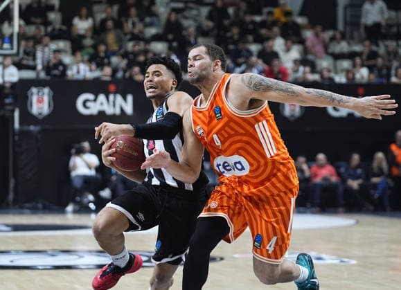 Besiktas GAIN v Ratiopharm Ulm - BKT EuroCup ISTANBUL, TURKIYE - JANUARY 06: Devon Dotson (L) of Besiktas GAIN in action against Christopher Ledlum (R) of Ratiopharm Ulm during the BKT EuroCup week 13 basketball match between Besiktas Gain and Ratiopharm Ulm at Besiktas Gain Sports Complex in Istanbul, Turkiye on January 06, 2026. Esra Bilgin Anadolu Istanbul Turkey. Editorial use only. Please get in touch for any other usage.  Copyright: x2026xAnadoluxEsraxBilginx