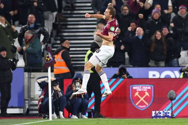 Tomas Soucek of West Ham United celebrates after scoring a goal (1-0) West Ham United v Nottingham Forest, Premier League, Football, London Stadium, London, UK - 06 Jan 2026London London Stadium United Kingdom EDITORIAL USE ONLY No use with unauthorised audio, video, data, fixture lists, club league logos or live services. Online in-match use limited to 120 images, no video emulation. No use in betting, games or single club league player publications. Copyright: xSimonxDael Shutterstockx 16225285i