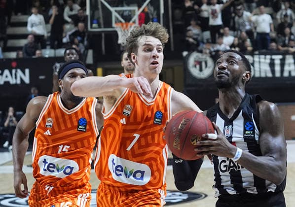 Besiktas GAIN v Ratiopharm Ulm - BKT EuroCup ISTANBUL, TURKIYE - JANUARY 06: Jonah Mathews (R) of Besiktas GAIN in action against Tobias Brahe Jensen (7) of Ratiopharm Ulm during the BKT EuroCup week 13 basketball match between Besiktas Gain and Ratiopharm Ulm at Besiktas Gain Sports Complex in Istanbul, Turkiye on January 06, 2026. Esra Bilgin Anadolu Istanbul Turkey. Editorial use only. Please get in touch for any other usage.  Copyright: x2026xAnadoluxEsraxBilginx
