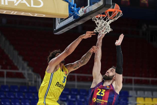January 6, 2026, Barcelona, Barcelona, Spain: Tornike Shengelia of FC Barcelona, Barca and Marcio Santos of Maccabi Rapyd Tel Aviv in action during the EuroLeague Regular Season Round 20 match played between FC Barcelona and Maccabi Rapyd Tel Aviv at Palau Blaugrana on January 06, 2026 in Barcelona, Spain. Barcelona Spain - ZUMAa181 20260106_zaa_a181_029 Copyright: xJavierxBorregox