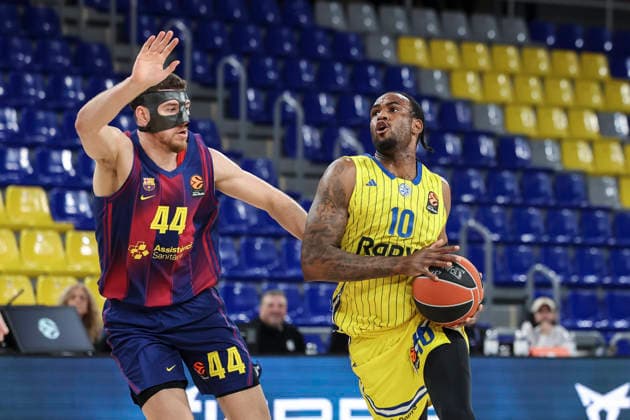January 6, 2026, Barcelona, Barcelona, Spain: O Shae J Brissett of Maccabi Rapyd Tel Aviv and Joel Parra of FC Barcelona, Barca in action during the EuroLeague Regular Season Round 20 match played between FC Barcelona and Maccabi Rapyd Tel Aviv at Palau Blaugrana on January 06, 2026 in Barcelona, Spain. Barcelona Spain - ZUMAa181 20260106_zaa_a181_030 Copyright: xJavierxBorregox