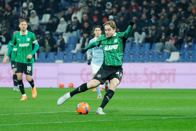 Foto IPP Emanuele Pennacchio Reggio Emilia 06 01 2026 Campionato Calcio Serie A 2025-2026 US Sassuolo - Juventus Fc Nella foto Kristian Thorstvedt of US Sassuolo Calcio shoots at goal italyphotopress world copyright Reggio Emilia italy Italia ITALY  Copyright: xR4924_italyphotopressx