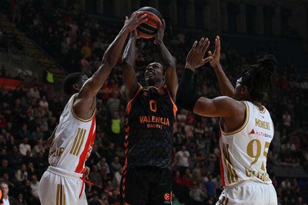 Crvena Zvezda v Valencia - EuroLeague BELGRADE, SERBIA - JANUARY 06: Brancou Badio (0) of Valencia in action against Chima Moneke (95) of Crvena Zvezda during the EuroLeague week 20 basketball match between Crvena Zvezda and Valencia Basket at Aleksandar Nikolic Hall on January 06, 2026 in Belgrade, Serbia. Amir Hamzagic Anadolu Belgrade Serbia. Editorial use only. Please get in touch for any other usage.  Copyright: x2026xAnadoluxAmirxHamzagicx