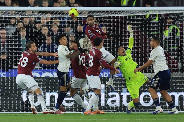 West Ham United v Nottingham Forest, Premier League West Ham United clear the lines during the Premier League match between West Ham United and Nottingham Forest at the London Stadium, London, UK on 6 January 2026. London London Stadium UK Editorial use only DataCo restrictions apply See www.football-dataco.com , Copyright: xSimonxRoex PSI-23533-0023
