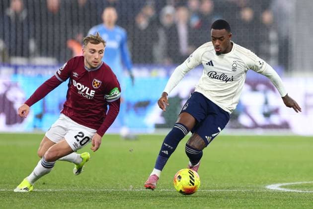 Callum Hudson-Odoi of Nottingham Forest under pressure from Jarrod Bowen of West Ham United West Ham United v Nottingham Forest, Premier League, Football, London Stadium, London, UK - 06 Jan 2026London London Stadium United Kingdom EDITORIAL USE ONLY No use with unauthorised audio, video, data, fixture lists, club league logos or live services. Online in-match use limited to 120 images, no video emulation. No use in betting, games or single club league player publications. Copyright: xSimonxDael Shutterstockx 16225285n