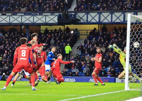 Rangers v Aberdeen William Hill Premiership Emmanuel Fernandez of Rangers (middle) scores his teams second goal during the William Hill Premiership match at Ibrox Stadium, Glasgow 06 01 2026 UK Newspapers OUT Copyright: xFredxPalmerx FIL-22753-0067