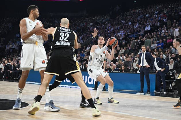 Basketball : ASVEL Villeurbanne v Real Madrid Euroleague Basket 06 01 2026 Mario Hezonja of Real Madrid during the Euroleague match between Lyon Villeurbanne and Real Madrid at LDLC ARENA in Lyon, France on January 06, 2026 LYONFrance  Copyright: xMouradxAllilix